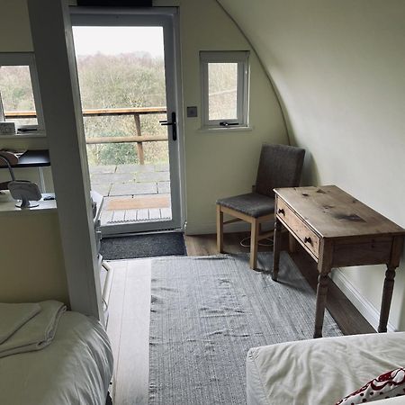 Tunnel Cottages At Blaen-Nant-Y-Groes Farm Aberdare Room photo