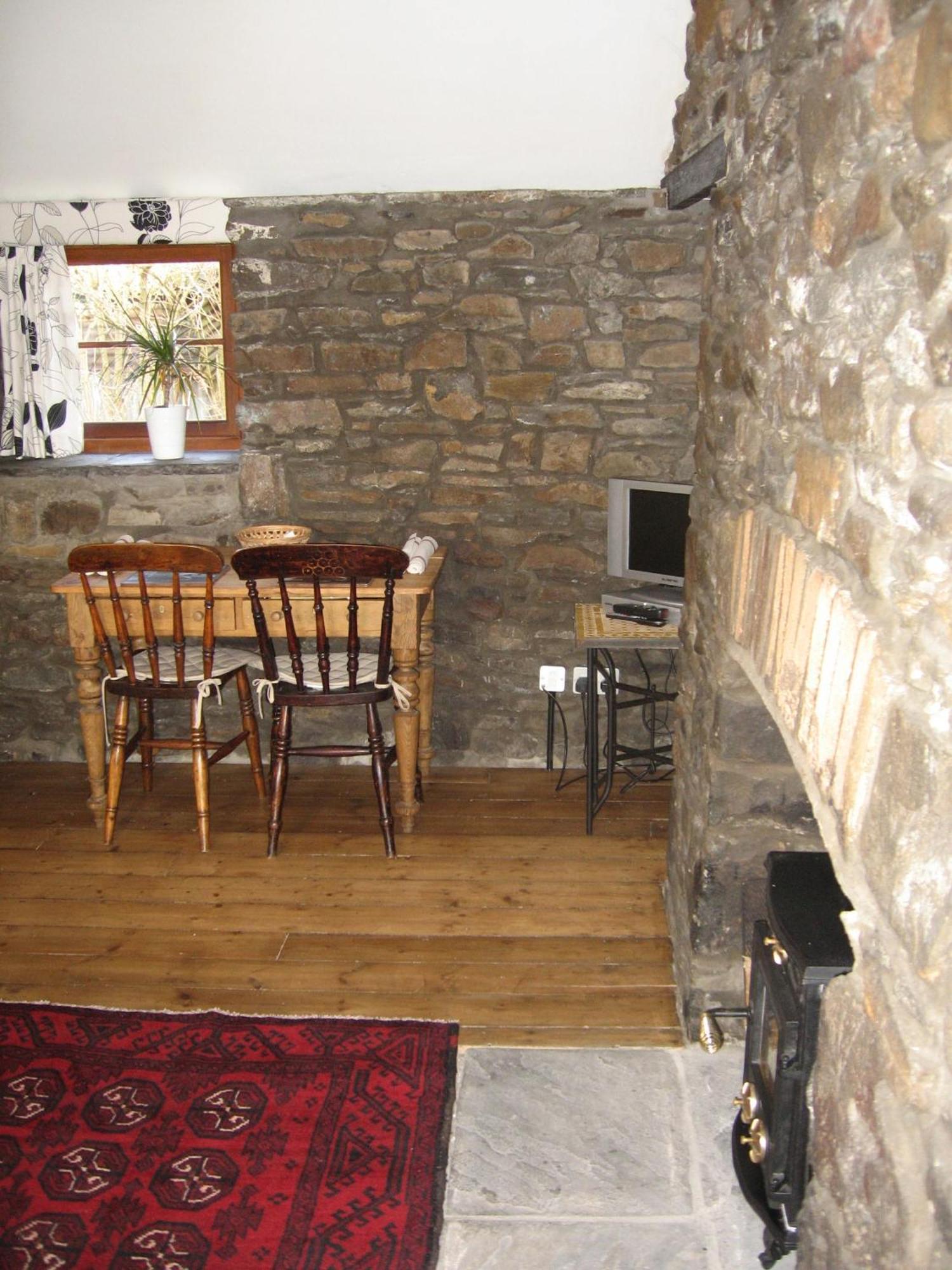 Tunnel Cottages At Blaen-Nant-Y-Groes Farm Aberdare Room photo